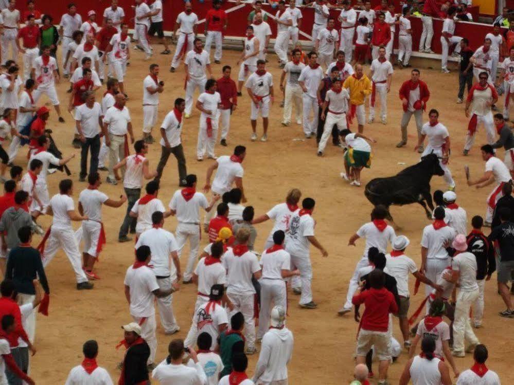 Pamplona Camping Aizoain Bagian luar foto