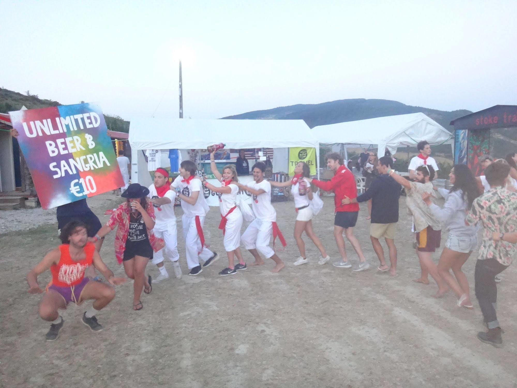 Pamplona Camping Aizoain Bagian luar foto